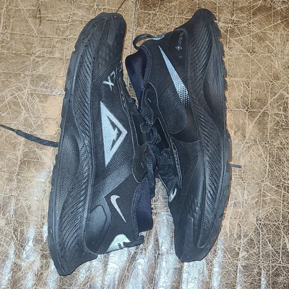 Nike Pegasus Trail 3 GTX.  Triple Black.  Size 7.5 Men. - Picture 3 of 13